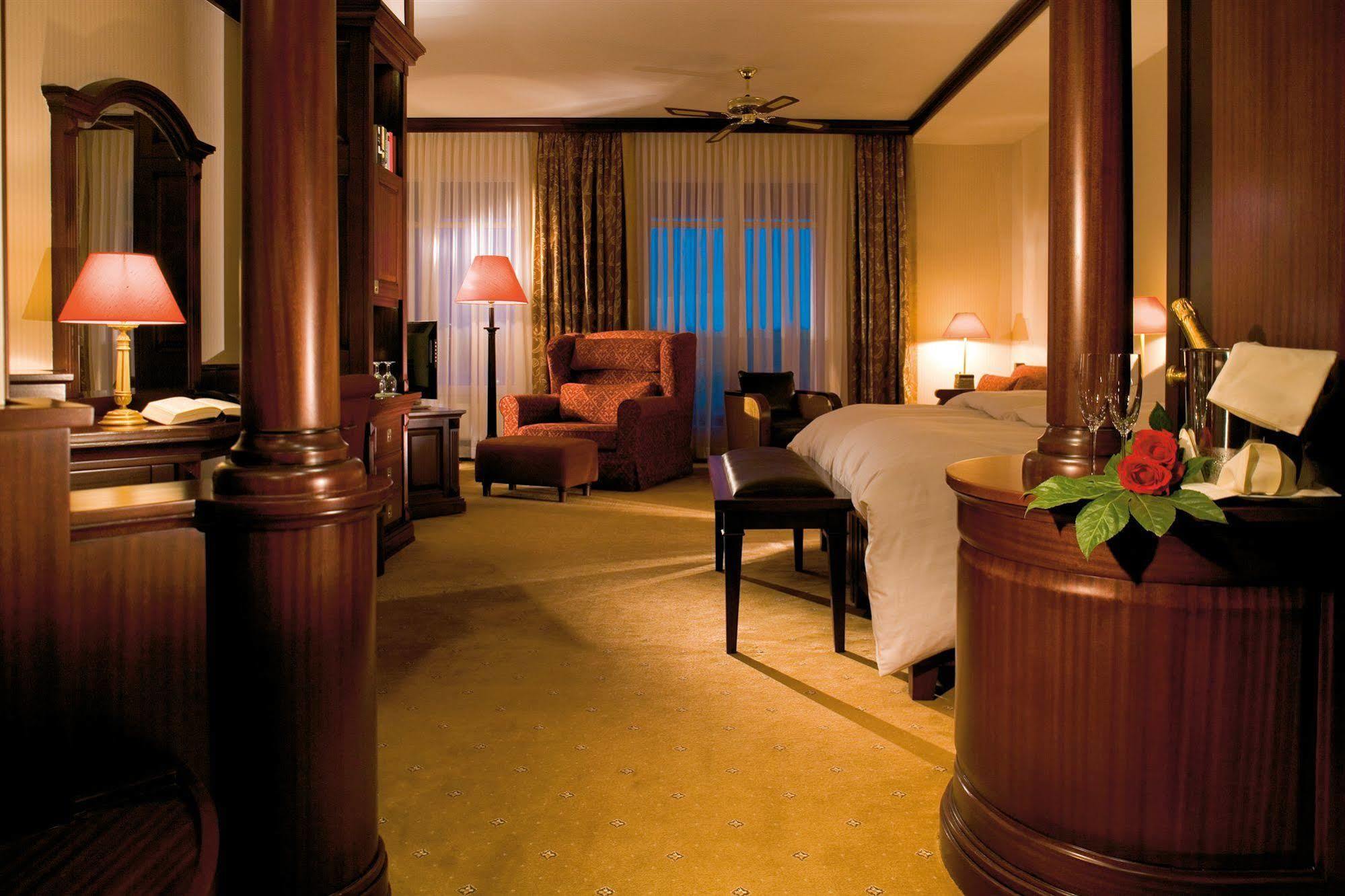 Yachthafenresidenz Hohe Düne Hotel Rostock